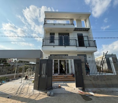 CÔNG TRÌNH HOÀN THIỆN CỬA NHÔM KÍNH CHO NHÀ PHỐ NINH HÒA